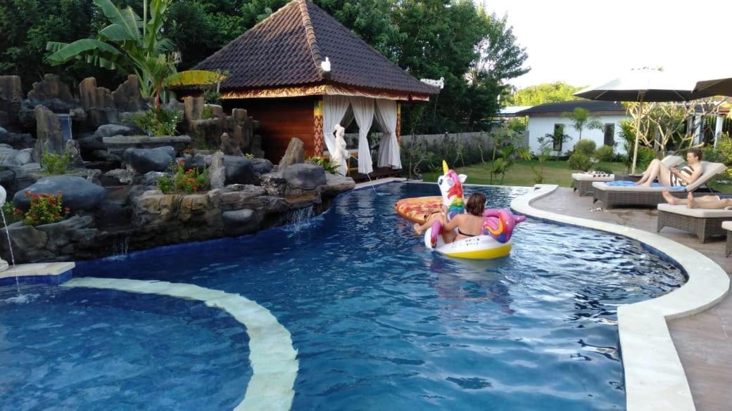 มามาเมีย ไอส์แลนด์ วิลลา Hotel นูซาเลมโบงัน ภายนอก รูปภาพ